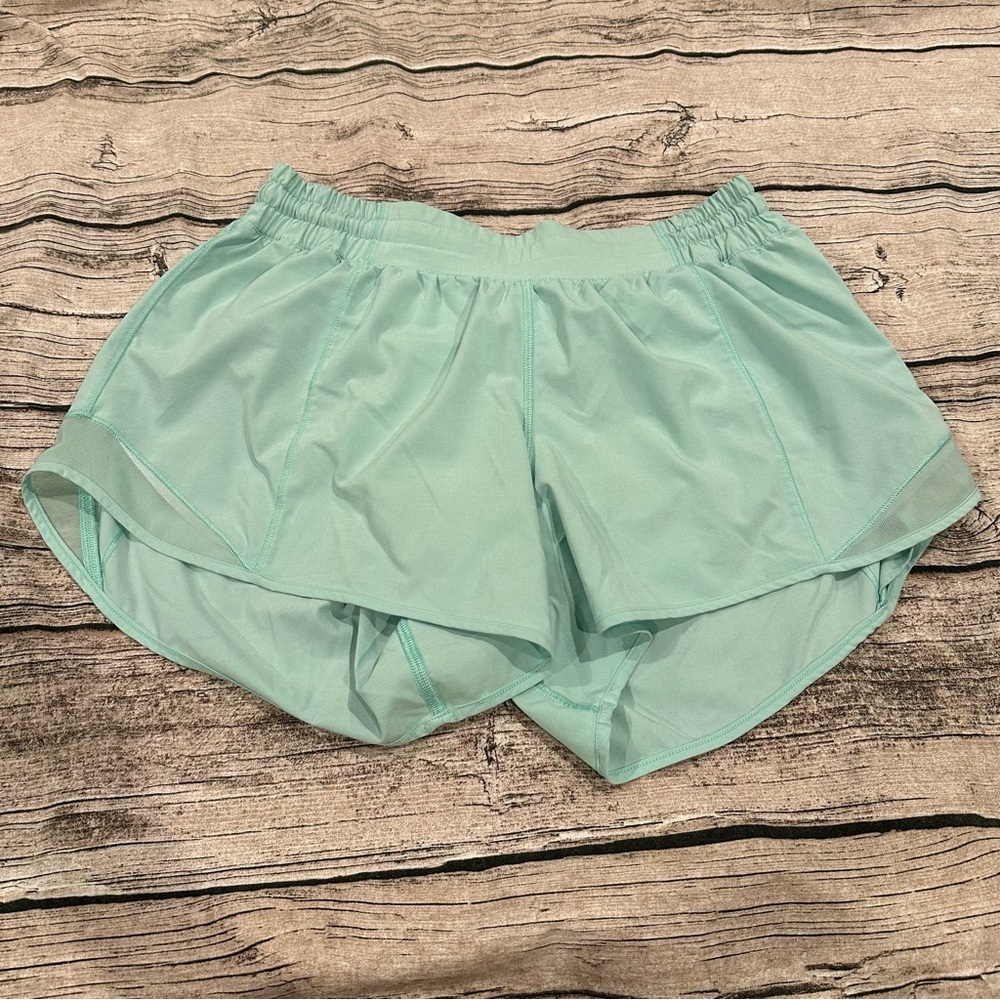 Lululemon Hotty Hot Short II *Long 4" in “Toothpaste” size 8